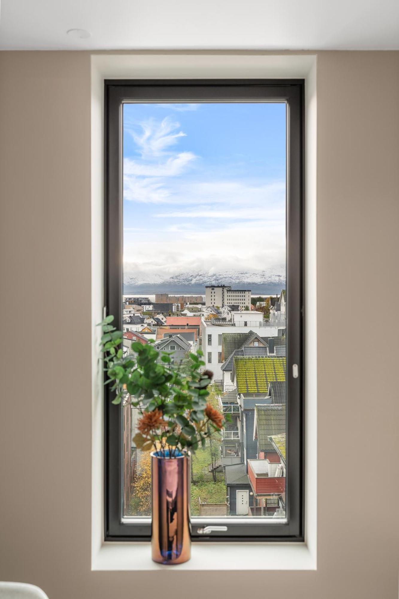Luxury Apartment Downtown Tromso With 2 Bedrooms And 2 Bathrooms And Parking Luaran gambar