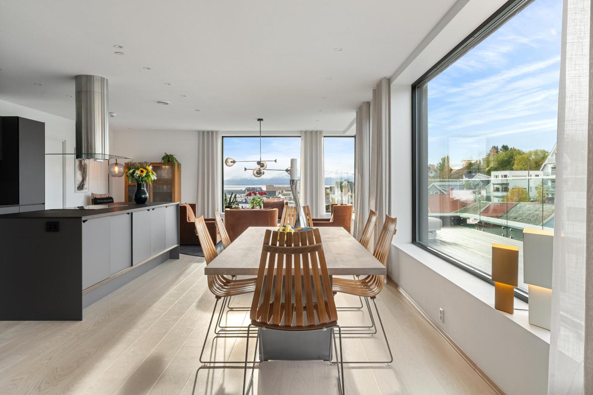 Luxury Apartment Downtown Tromso With 2 Bedrooms And 2 Bathrooms And Parking Luaran gambar